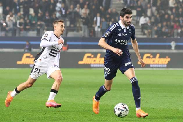 FOOTBALL : Paris FC Vs Rennes - Ligue 1 - 07 11 2025 Pierre Lees-Melou (Paris FC) Vs Valentin Rongier (Stade Rennais) ParisFrance  Copyright: xMichaelxBaucherx
