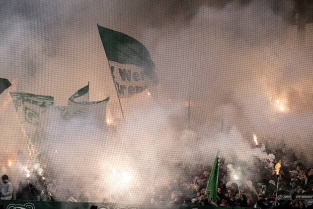 07 11 2025, Football, 1 Bundesliga, 10 Matchday Season 2025 2026, SV Werder Bremen VfL Wolfsburg, Pyrotechnics SV Werder Bremen, xRHR FOTO TKx Copyright: RHR-FOTOx RHR-FOTO TK
