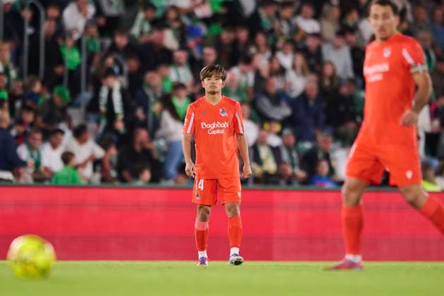 November 7, 2025, Elche, Alicante, Spain: Takefusa Kubo of Real Sociedad looks on during the Spanish League, LaLiga EA Sports, football match played between Elche CF and Real Sociedad at Estadio Manuel Martinez Valero on November 7, 2025 in Elche, Alicante, Spain. Elche Spain - ZUMAa181 20251107_zaa_a181_162 Copyright: xFranciscoxMaciax