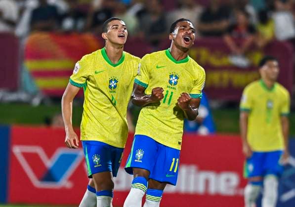Brazil v Indonesia: Group H - FIFA U-17 World Cup Qatar 2025 Kayke (R) of Brazil celebrates scoring his team s second goal with teammate Luis Eduardo during the FIFA U-17 World Cup Qatar 2025 Group E match between Brazil and Indonesia in Doha, Qatar, on November 7, 2025. DOHA Qatar Copyright: xNOUSHADx