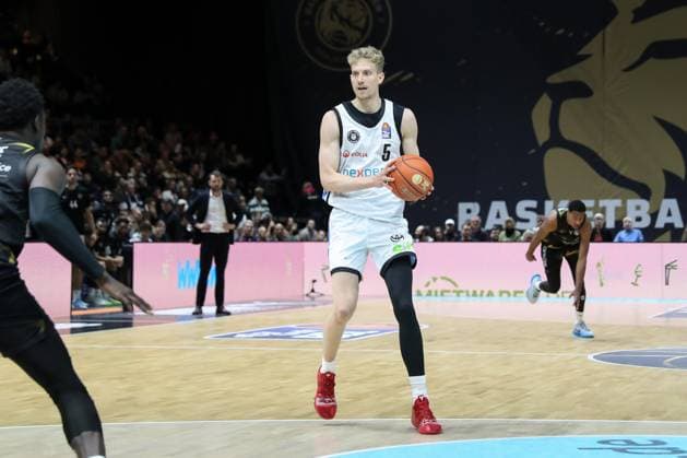 07 11 2025, xgox, Basketball easyCredit BBL, Basketball Loewen Braunschweig Veolia Hamburg Towers emspor, v l Zsombor Maronka Hamburg, 5 Braunschweig