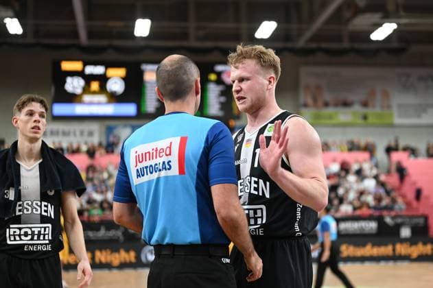 Luis Elias Koenig Figge Giessen 46ers, 14 emotions, discussed with the referee GER, Tigers Tuebingen vs Giessen 46ers, Basketball, Men, Pro A, 2 Barmer Basketball Bundesliga, Season 2025 2026, 07 11 2025 GER, Tigers Tuebingen vs Giessen 46ers, Basketball, Men, Pro A, 2 Barmer Basketball Bundesliga, Season 2025 2026, 07 11 2025 Tuebingen Copyright: xEibner-Pressefoto NicolasxWoernx EP_NWN