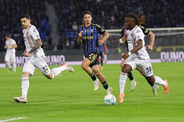 Pisa S.C. v U.S. Cremonese - Campionato Serie A Warren Bondo of US Cremonese controls the ball during the Italian Serie A football match between Pisa S.C. and U.S. Cremonese ,on November 7 ,2025 at the Arena Garibaldi-Romeo Anconetani Stadium in Pisa. Pisa PI Italy  Copyright: xAndreaxMartinix originalFilename:martini-pisascvu251107_npoyx.jpg