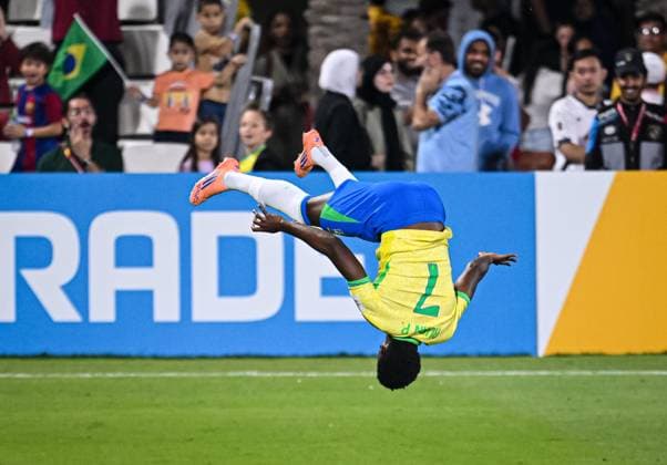 Football, Junior U 17 World Cup 2025 in Doha Qatar Preliminary round 07 11 2025 Group H Brazil Indonesia JUBEL Brazil Goalscorer to 4 0 Ruan Pablo with a somersault