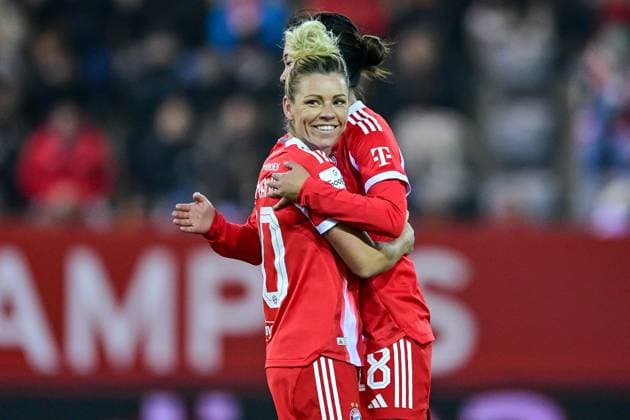 from left Linda DALLMANN FC Bayern Muenchen, FCB, 10 and Momoko TANAKINAWA FC Bayern Muenchen, FCB, 18 celebrating the goal, celebrating the goal, goal, celebration, celebrating the goal to 1 0 by Linda DALLMANN FC Bayern Muenchen, FCB, 10 , optimistic, Action, Action, 07 11 2025, Munich Germany , Soccer, Google Pixel Women Bundesliga, FC Bayern München 1 FC Union Berlin, DFB DFL REGULATIONS PROHIBIT ANY USE OF PHOTOGRAPHS AS IMAGE SEQUENCES AND OR QUASI VIDEO xslx