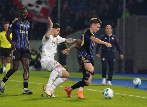 Pisa s Michel Aebischer ....During the Serie A soccer match between Pisa and Cremonese at the Cetilar Arena Romeo Anconetani Stadium in Pisa; Center West Italy; saturday November 07; 2025 ; Soccer  Copyright: xAlessandroxLaxRocca LaPressex