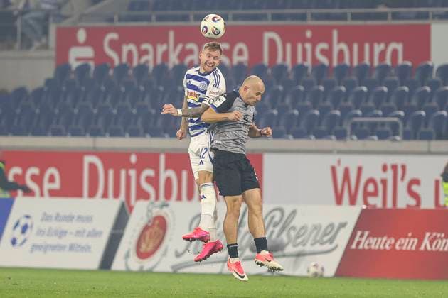 Duisburg, Germany, 07 11 25 Alexander Hahn MSV Duisburg and Felix Lohkemper SV Waldhof Mannheim fighting for the ball during the match of the 3 Liga MSV Duisburg vs SV Waldhof Mannheim in the schauinsland reisen arena Duisburg schauinsland reisen arena North Rhine Westphalia Germany Copyright: xBrauer-Fotoagenturx xAdrianxSchlx