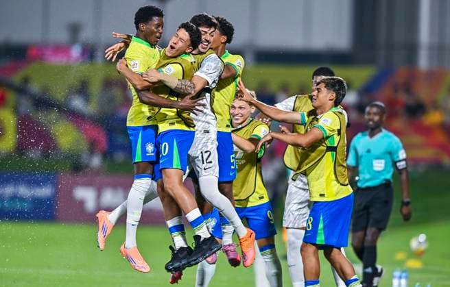 Brazil v Indonesia: Group H - FIFA U-17 World Cup Qatar 2025 Ruan Pablo (L) of Brazil celebrates with his teammates after scoring the goal during the FIFA U-17 World Cup Qatar 2025 Group E match between Brazil and Indonesia in Doha, Qatar, on November 7, 2025. DOHA Qatar Copyright: xNOUSHADx
