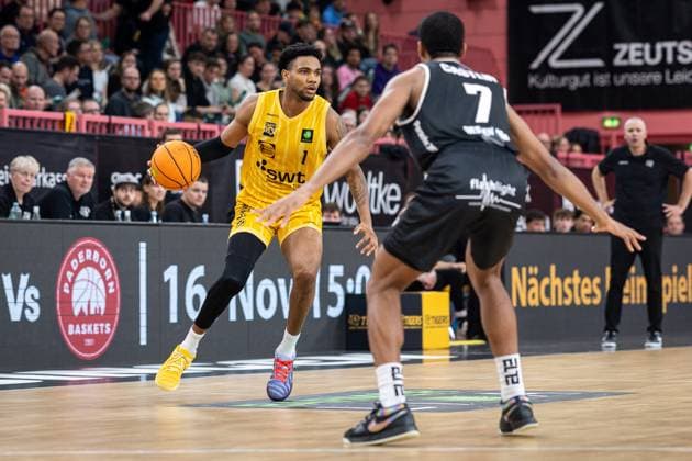 Tigers Tuebingen Giessen 46ers, Herren, 2 Bundesliga, Barmer 2 Basketball Bundesliga, pro A, 7 Spieltag, Spielzeit 2025 2026, 07 11 2025 Bernard Pelote Tigers Tuebingen, 01 vs Kyle Castlin Giessen 46ers, 07