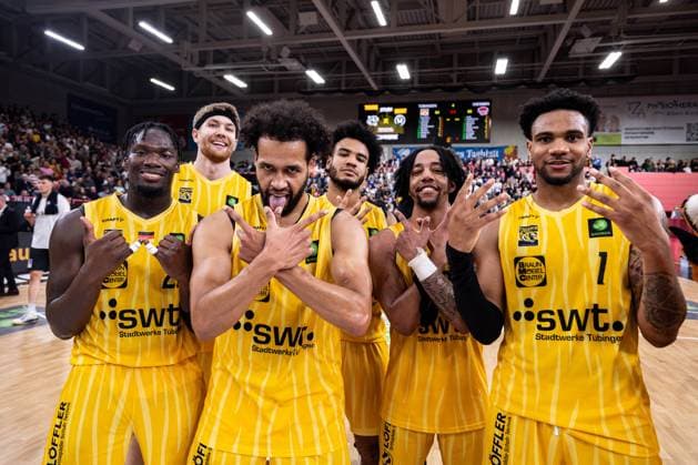Tigers Tuebingen Giessen 46ers, Herren, 2 Bundesliga, Barmer 2 Basketball Bundesliga, pro A, 7 Spieltag, Spielzeit 2025 2026, 07 11 2025 Melkisedek Moreaux Tigers Tuebingen, 23 , Lukas Milner Tigers Tuebingen, 17 , Miles Tention Tigers Tuebingen, 03 , Silas Oriane Tigers Tuebingen, 07 , Jacobi Wood Tigers Tuebingen, 24 and Bernard Pelote Tigers Tuebingen, 01 celebrate after the victory