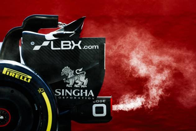 F1 - SAO PAULO GRAND PRIX 2025 Oil smoke coming out from the Stake F1 Team Kick C45, mechanical detail during the 2025 Formula 1 Grande Premio de Sao Paulo, 2025 Sao Paulo Grand Prix, 21th round of the 2025 FIA Formula One World Championship, WM, Weltmeisterschaft from November 7 to 9, 2025 on the Interlagos, in Sao Paulo, Brazil - Sao PauloBrazil  Copyright: xFLORENTxGOODENx
