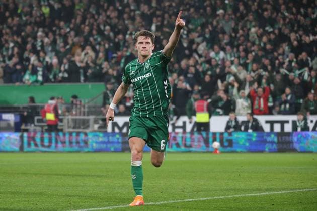 07 11 2025, xmohx, Fußball 1 Bundesliga, SV Werder Bremen VfL Wolfsburg v l Torjubel nach dem Tor zum celebrating the goal celebrate 1 1 durch Jens Stage SV Werder Bremen DFL DFB REGULATIONS PROHIBIT ANY USE OF PHOTOGRAPHS as IMAGE SEQUENCES and or QUASI VIDEO Bremen