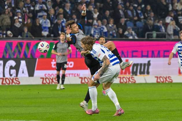 v li in duel Masca Mannheim 38 Joshua Bitter Duisburg 29 07 11 2025 Soccer MSV Duisburg vs SV Waldhof Mannheim, Schauinsland Reisen Arena, Duisburg, DFB DFL REGULATIONS PROHIBIT ANY USE OF PHOTOGRAPHS AS IMAGE SEQUENCES AND OR QUASI VIDEO Copyright: xpepphotox xPeterxEppingerx pep00321, pep_20251107_hm_190313