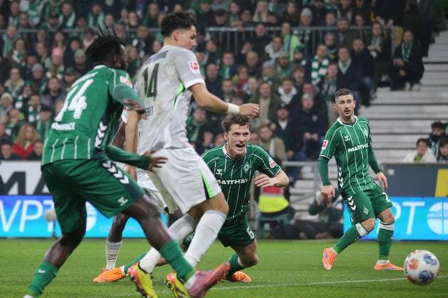 07 11 2025, xmohx, Fussball 1 Bundesliga, SV Werder Bremen VfL Wolfsburg v l Jens Stage SV Werder Bremen Torschuetze, erzielt das Tor, Treffer, scores the goal 1 1 DFL DFB REGULATIONS PROHIBIT ANY USE OF PHOTOGRAPHS as IMAGE SEQUENCES and or QUASI VIDEO Bremen