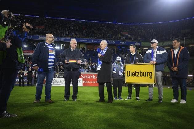 3 Liga MSV Duisburg SV Waldhof Mannheim FOR EDITORIAL PURPOSES ONLY p Football 3 Liga MSV Duisburg SV Waldhof Mannheim on 07 11 25 at the Schauinsland Reisen Arena in Duisburg DFB Honorary Captain Bernard Ennatz Dietz Duisburg Copyright JakobxKlos Copyright: JakobxKlos doc835x2e4npkhm9pknk81 ,EDITORIAL USE ONLY Copyright: JakobxKlos