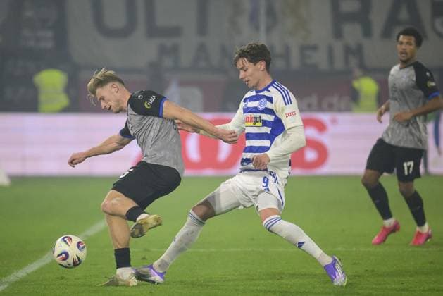 3 Liga MSV Duisburg SV Waldhof Mannheim FOR EDITORIAL PURPOSES ONLY p Soccer 3 Liga MSV Duisburg SV Waldhof Mannheim on 07 11 25 at the Schauinsland Reisen Arena in Duisburg Tim Heike Duisburg Copyright JakobxKlos Copyright: JakobxKlos doc835x2ervtiv3nehd36c ,EDITORIAL USE ONLY Copyright: JakobxKlos