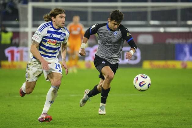 3 Liga MSV Duisburg SV Waldhof Mannheim FOR EDITORIAL PURPOSES ONLY p Soccer 3 Liga MSV Duisburg SV Waldhof Mannheim on 07 11 25 at the Schauinsland Reisen Arena in Duisburg Joshua Bitter Duisburg Duisburg Duisburg Copyright JakobxKlos Copyright: JakobxKlos doc835x2ev1ads9zdjhhj ,EDITORIAL USE ONLY Copyright: JakobxKlos