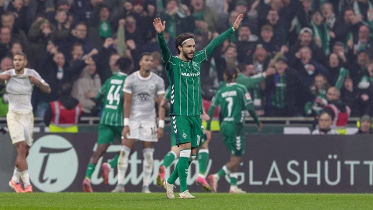 Leonardo Bittencourt SV Werder Bremen, 10 with goal celebration, cheering, jubilant, optimistic, game scene, highlight, joy about the goal to 2 1, THE DFL REGULATIONS PROHIBIT ANY USE OF PHOTOGRAPHS AS IMAGE SEQUENCES AND OR QUASI VIDEO, 07 11 2025, Bremen Germany , Football, Bundesliga, SV Werder Bremen VfL Wolfsburg xobx