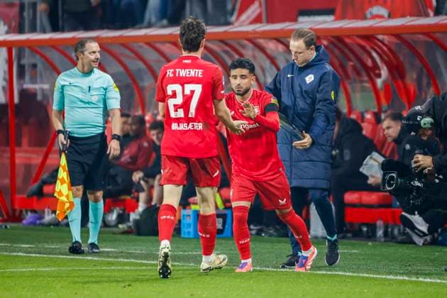 Sondre orjasaeter of FC Twente is substituted for Naci Unuvar of FC Twente FC Twente v SC Telstar, Eredivisie, FC Twente 65 v Telstar 1963, De Grolsch Veste Stadium, November 7, 2025, Enschede, Netherlands.