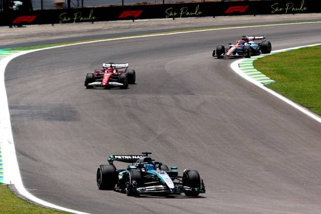 Formula 1 MSC Cruises Grande Premio de Sao Paulo 2025 07 11 2025, Autodromo Jose Carlos Pace, Interlagos, Formula 1 MSC Cruises Grande Premio de Sao Paulo 2025 , pictured George Russell GBR , Mercedes AMG Petronas Formula One Team, Charles Leclerc MCO , Scuderia Ferrari HP, Alexander Albon GBR , Atlassian Williams Racing nordphotoxGmbHx xBratic nph00250
