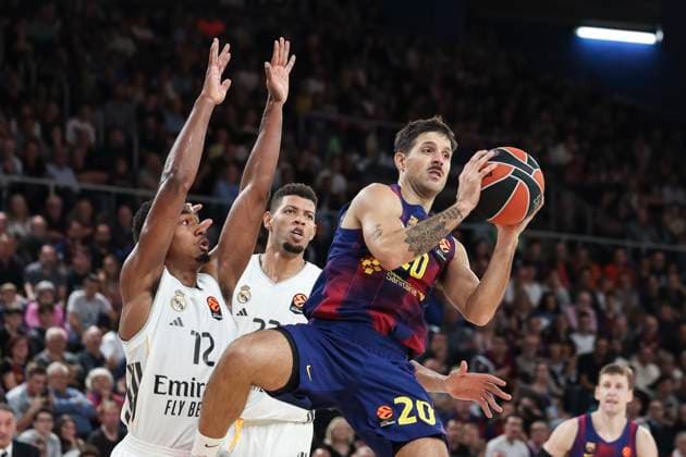November 7, 2025, Barcelona, Barcelona, Spain: Nico Laprovittola of FC Barcelona, Barca in action during the EuroLeague Regular Season Round 9 match played between FC Barcelona and Real Madrid at Palau Blaugrana on November 07, 2025 in Barcelona, Spain. Barcelona Spain - ZUMAa181 20251107_zaa_a181_245 Copyright: xJavierxBorregox