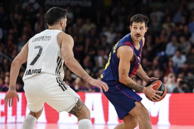 November 7, 2025, Barcelona, Barcelona, Spain: Nico Laprovittola of FC Barcelona, Barca in action during the EuroLeague Regular Season Round 9 match played between FC Barcelona and Real Madrid at Palau Blaugrana on November 07, 2025 in Barcelona, Spain. Barcelona Spain - ZUMAa181 20251107_zaa_a181_246 Copyright: xJavierxBorregox