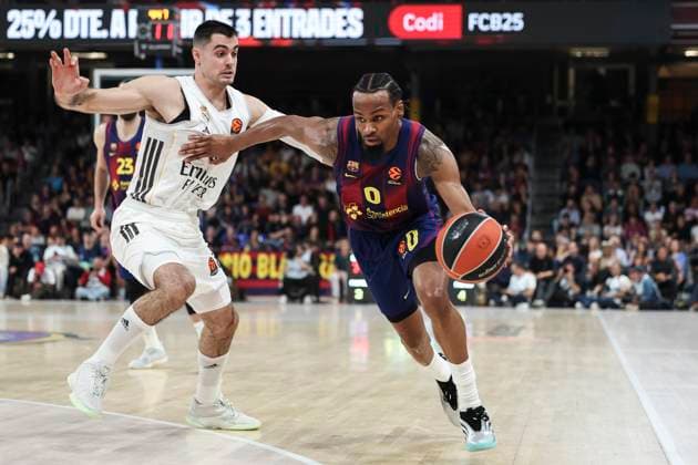 November 7, 2025, Barcelona, Barcelona, Spain: Kevin Punter of FC Barcelona, Barca and Alberto Abalde of Real Madrid in action during the EuroLeague Regular Season Round 9 match played between FC Barcelona and Real Madrid at Palau Blaugrana on November 07, 2025 in Barcelona, Spain. Barcelona Spain - ZUMAa181 20251107_zaa_a181_252 Copyright: xJavierxBorregox