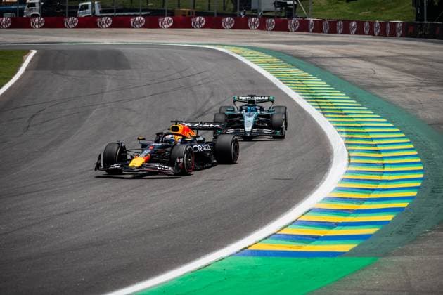 Formula?1?MSC?Cruises?Grande?Prêmio?de?São?Paulo?2025 Gabriela Testa OVERTAKE MAXPPP - São?Paulo 07 11 2025 01 VERSTAPPEN Max (nld), Oracle Red Bull Racing, and 63 RUSSELL George (gbr), Mercedes-AMG PETRONAS F1 Team, action at the Formula 1 MSC Cruises Grande Prêmio de São Paulo 2025, the 21st round of the 2025 FIA Formula 1 World Championship, WM, Weltmeisterschaft at the Autódromo José Carlos Pace in São Paulo, interlaces, Brazil, from 6 to 9 November 2025 São?Paulo Autódromo José?Carlos?Pace, Interlagos Brazil  Copyright: xOVERTAKE MAXPPPxGabrielaxTestax OVT202511074229 OVT202511074229