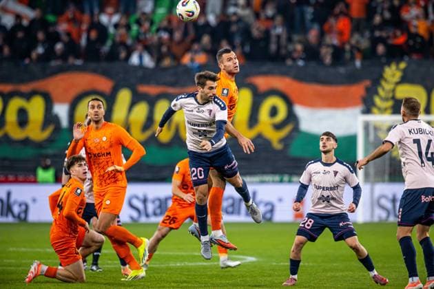 07.11.2025 LUBIN, KGHM ZAGLEBIE ARENA, PILKA NOZNA (FOOTBALL), PKO BANK POLSKI EKSTRAKLASA ( PKO EKSTRAKLASA POLISH LEAGUE ), SEZON 2025 2026 MECZ KGHM ZAGLEBIE LUBIN - GORNIK ZABRZE NZ JOSEMA SANCHEZ ROMAN YAKUBA FOTO LUKASZ SKWIOT CYFRASPORT NEWSPIX.PL --- Newspix.pl  20251107CSLS00029