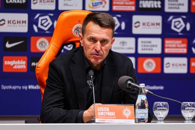 2025.11.07 Lubin pilka nozna PKO Ekstraklasa sezon 2025 2026 KGHM Zaglebie Lubin - Gornik Zabrze N z Leszek Ojrzynski (trener, head coach) Foto Pawel Andrachiewicz PressFocus 2025.11.07 Lubin Football - Polish PKO Ekstraklasa season 2025 2026 KGHM Zaglebie Lubin - Gornik Zabrze Leszek Ojrzynski (trener, head coach) Credit: Pawel Andrachiewicz PressFocus NEWSPIX.PL --- newspix.pl 