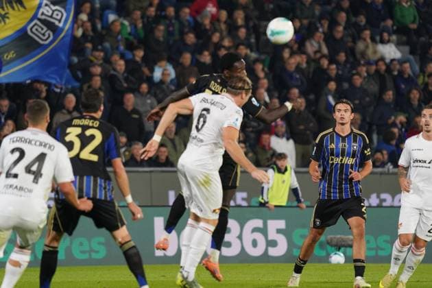 Cremonese s Federico Baschirotto ....During the Serie A soccer match between Pisa and Cremonese at the Cetilar Arena Romeo Anconetani Stadium in Pisa; Center West Italy; saturday November 07; 2025 ; Soccer  Copyright: xAlessandroxLaxRoccax