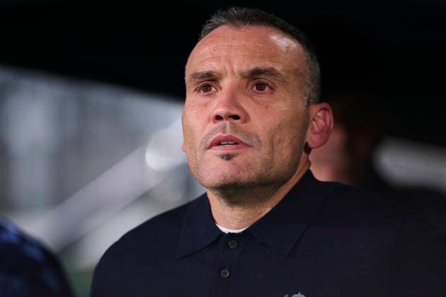 Elche CF v Real Sociedad- LaLiga EA Sports ELCHE, SPAIN - NOVEMBER 7: Sergio Francisco, Head Coach of Real Sociedad looks on prior to the LaLiga EA Sports match between Elche CF and Real Sociedad at Manuel Martinez Valero stadium on November 7, 2025 in Elche, Spain. (Photo by Francisco Macia Photo Players Images Magara Press) Elche Estadio Martinez Valero Spain Copyright: xFranciscoxMaciax