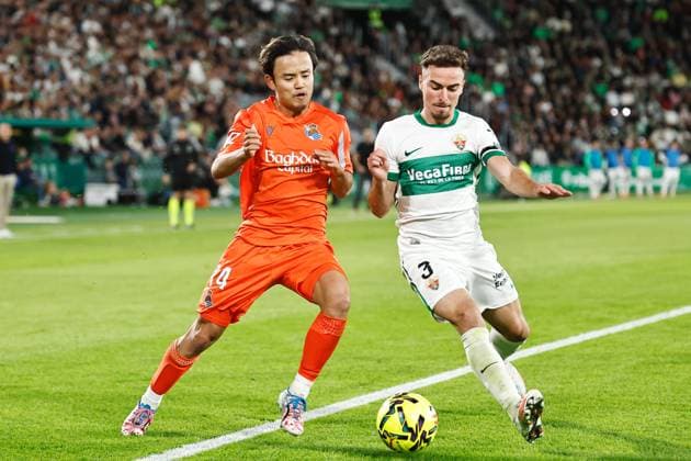 (L-R) Takefusa Kubo (Sociedad), Adria Pedrosa (Elche), NOVEMBER 7, 2025 - Football Soccer : Spanish LaLiga EA Sports match between Elche CF - Real Sociedad at the Estadio Martinez Valero in Elche, Spain. Noxthirdxpartyxsales  aflo_309676030