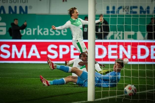 Noel Futkeu 9 Spvgg Greuther Fuerth pushes the ball past Johannes Schenk 1 SC Preussen Muenster 06 over the line, Mathias Olesen 8 Spvgg Greuther Fuerth celebrates, but the goal is disallowed for offside, SpVgg Greuther Fuerth vs SC Preussen Muenster, Football, Men, DFL, 2 Bundesliga, Season 2025 2026, Sportpark Ronhof Thomas Sommer, Matchday 12, 07 11 2025 Fuerth Bayern Germany Copyright: xkolbert-press MartinxAgüerax