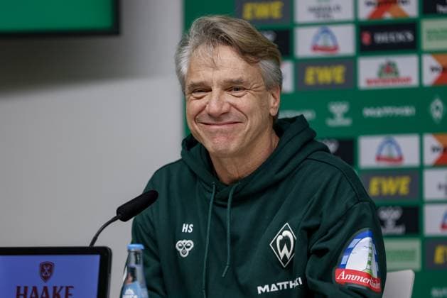 Horst Steffen coach, head coach, SV Werder Bremen smiling, laughing, happy, fun, joy during the press conference, portrait, close-up, single photo, single image, THE DFL GUIDELINES PROHIBIT ANY USE OF PHOTOGRAPHS AS IMAGE SEQUENCES AND OR QUASI VIDEO DFL REGULATIONS PROHIBIT ANY USE OF PHOTOGRAPHS AS IMAGE SEQUENCES AND OR QUASI VIDEO , 07 11 2025, Bremen Germany , Football, Bundesliga, SV Werder Bremen VfL Wolfsburg xobx