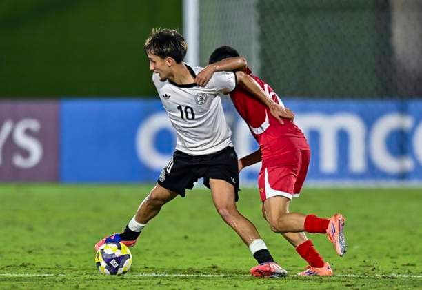 Germany v Korea DPR : Group G - FIFA U-17 World Cup Qatar 2025 Eba Bekir Is of Germany and Jin Sok An of Korea DPR in action during the FIFA U-17 World Cup Qatar 2025 Group G match between Germany and Korea DPR in Doha, Qatar, on November 7, 2025. DOHA Qatar Copyright: xNOUSHADxTHEKKAYILx