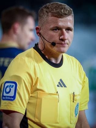 Referee Referee Timo Gansloweit, SpVgg Greuther Fuerth vs SC Preussen Muenster, Football, Men, DFL, 2 Bundesliga, Season 2025 2026, Sportpark Ronhof Thomas Sommer, Matchday 12, 07 11 2025 Fuerth Bayern Germany Copyright: xkolbert-press MartinxAgüerax