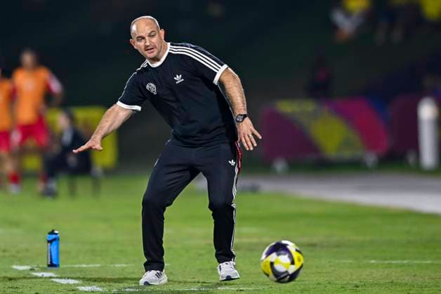 Germany v Korea DPR : Group G - FIFA U-17 World Cup Qatar 2025 Marc-Patrick Meister, head coach of Germany, during the FIFA U-17 World Cup Qatar 2025 Group G match between Germany and Korea DPR in Doha, Qatar, on November 7, 2025. DOHA Qatar Copyright: xNOUSHADxTHEKKAYILx