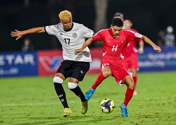 Germany v Korea DPR : Group G - FIFA U-17 World Cup Qatar 2025 Maik Afri Akumu of Germany and Tae Guk Kim of Korea DPR in action during the FIFA U-17 World Cup Qatar 2025 Group G match between Germany and Korea DPR in Doha, Qatar, on November 7, 2025. DOHA Qatar Copyright: xNOUSHADxTHEKKAYILx