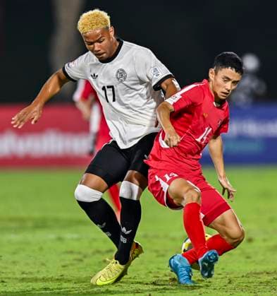 Germany v Korea DPR : Group G - FIFA U-17 World Cup Qatar 2025 Maik Afri Akumu of Germany and Tae Guk Kim of Korea DPR in action during the FIFA U-17 World Cup Qatar 2025 Group G match between Germany and Korea DPR in Doha, Qatar, on November 7, 2025. DOHA Qatar Copyright: xNOUSHADxTHEKKAYILx