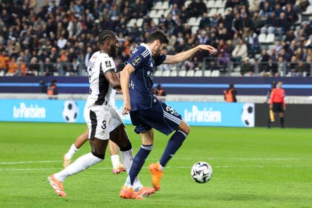 FOOTBALL : Paris FC Vs Rennes - Ligue 1 - 07 11 2025 Pierre Lees-Melou (Paris FC) Vs Lilian Brassier (Stade Rennais) ParisFrance  Copyright: xMichaelxBaucherx