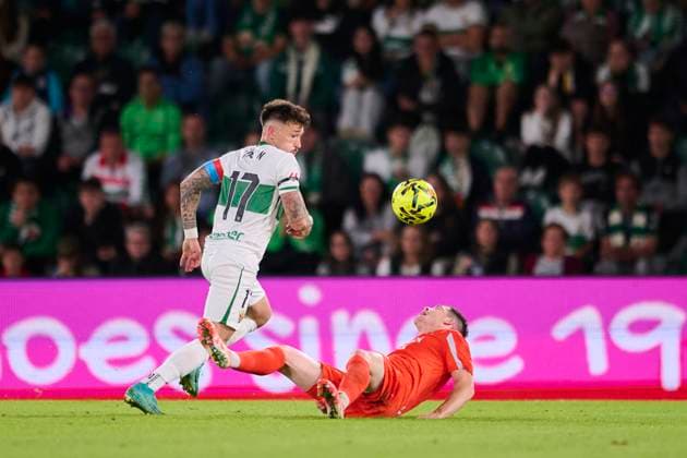 Elche CF v Real Sociedad- LaLiga EA Sports ELCHE, SPAIN - NOVEMBER 7: Josan Ferrandez of Elche CF competes for the ball during to the LaLiga EA Sports match between Elche CF and Real Sociedad at Manuel Martinez Valero stadium on November 7, 2025 in Elche, Spain. (Photo by Francisco Macia Photo Players Images Magara Press) Elche Estadio Martinez Valero Spain Copyright: xFranciscoxMaciax