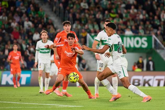 Elche CF v Real Sociedad- LaLiga EA Sports ELCHE, SPAIN - NOVEMBER 7: Alvaro Rodriguez of Elche CF shooting to goal during to the LaLiga EA Sports match between Elche CF and Real Sociedad at Manuel Martinez Valero stadium on November 7, 2025 in Elche, Spain. (Photo by Francisco Macia Photo Players Images Magara Press) Elche Estadio Martinez Valero Spain Copyright: xFranciscoxMaciax