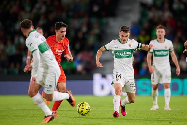 Elche CF v Real Sociedad- LaLiga EA Sports ELCHE, SPAIN - NOVEMBER 7: Aleix Febas of Elche CF in action during to the LaLiga EA Sports match between Elche CF and Real Sociedad at Manuel Martinez Valero stadium on November 7, 2025 in Elche, Spain. (Photo by Francisco Macia Photo Players Images Magara Press) Elche Estadio Martinez Valero Spain Copyright: xFranciscoxMaciax