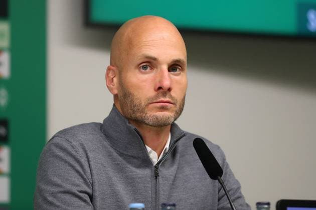 Bremen vs VfL, 1 BL Bremen, 07 11 2025, FOOTBALL SV Werder Bremen vs VfL Wolfsburg, 1 BL, Season 2025 26 Head coach Paul Simonis VfL Wolfsburg during the press conference Bremen