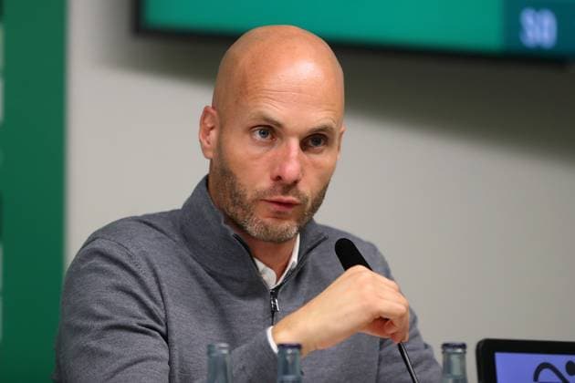 Bremen vs VfL, 1 BL Bremen, 07 11 2025, FOOTBALL SV Werder Bremen vs VfL Wolfsburg, 1 BL, Season 2025 26 Head coach Paul Simonis VfL Wolfsburg during the press conference Bremen