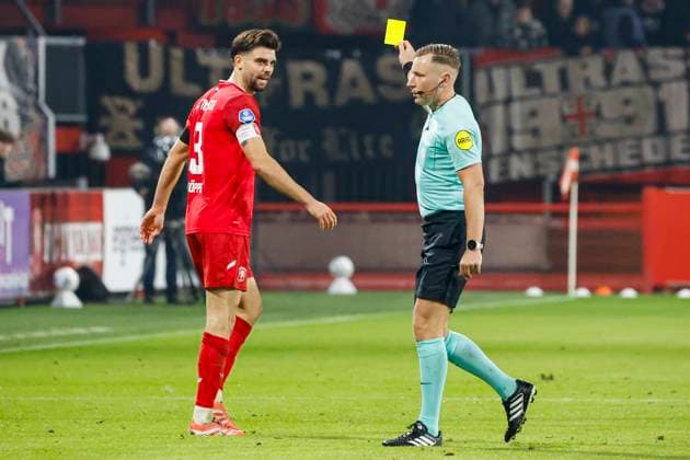 referee Martijn Vos shows a yellow card to Robin Propper of FC Twente FC Twente v SC Telstar, Eredivisie, FC Twente 65 v Telstar 1963, De Grolsch Veste Stadium, November 7, 2025, Enschede, Netherlands.