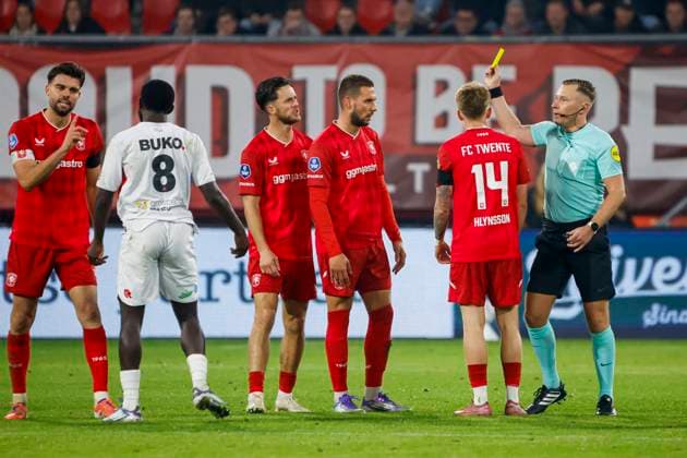 referee Martijn Vos shows a yellow card to Marko Pjaca of FC Twente FC Twente v SC Telstar, Eredivisie, FC Twente 65 v Telstar 1963, De Grolsch Veste Stadium, November 7, 2025, Enschede, Netherlands.