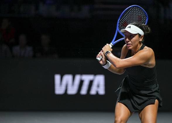 WTA, Tennis Damen Finals 2025 - Day Seven RIYADH, SAUDI ARABIA NOVEMBER 7: Jessica Pegula of the United States plays against Elena Rybakina of Kazakhstan during their semifinal match on Day 7 of the 2025 WTA Finals, part of the Hologic WTA Tour, at King Saud University Indoor Arena in Riyadh, Saudi Arabia, on November 7, 2025. Riyadh Saudi Arabia  Copyright: xSTRx originalFilename:str-wtafinal251107_npDjw.jpg