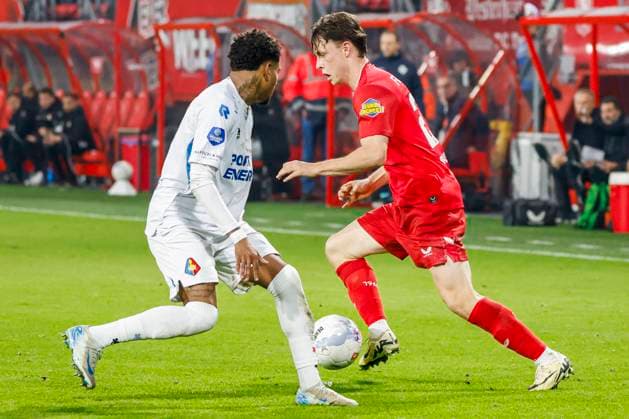 Sondre Orjasaeter of FC Twente dribbles with the ball under pressure from Tyrese Noslin of Telstar FC Twente v SC Telstar, Eredivisie, FC Twente 65 v Telstar 1963, De Grolsch Veste Stadium, November 7, 2025, Enschede, Netherlands.